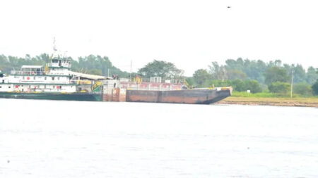 Cinco muertos tras la explosión de una barcaza de combustible en el río Paraguay imagen-6