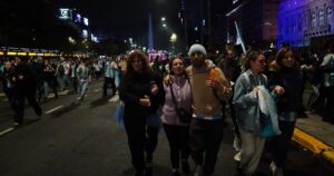 Fuertes incidentes en el Obelisco después de la final perdida por Argentina Fuertes incidentes en el Obelisco después de la final perdida por Argentina imagen-1
