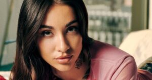 María Becerra tomó un avión privado hacia Nueva York y se encamina para ser la artista que entonará el himno argentino en la final María Becerra tomó un avión privado hacia Nueva York y se encamina para ser la artista que entonará el himno argentino en la final imagen-2