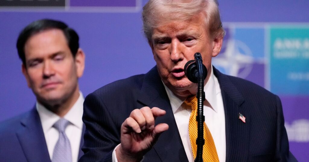Trump propone una medida para bajar el precio de los medicamentos de Medicare: promete un ahorro de 1.100 millones de dólares imagen-100