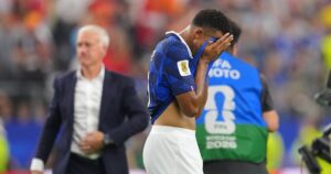 Video: el dolor de Mbappé por la eliminación del Mundial Video: el dolor de Mbappé por la eliminación del Mundial imagen-2