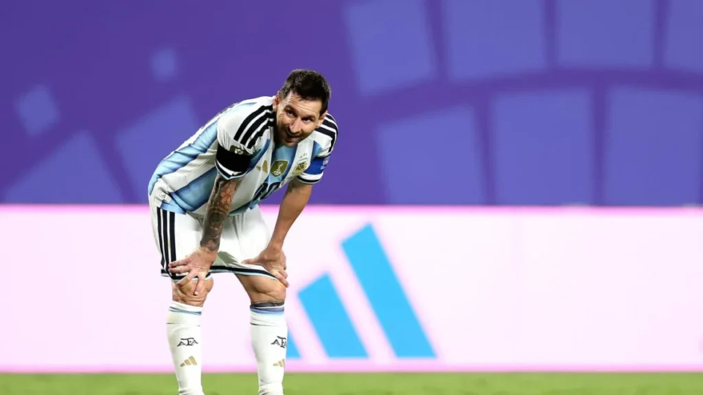 “Lo vamos a mandar a dormir a Messi”: la picante predicción en Inglaterra para la semifinal con Argentina - TyC Sports imagen-41