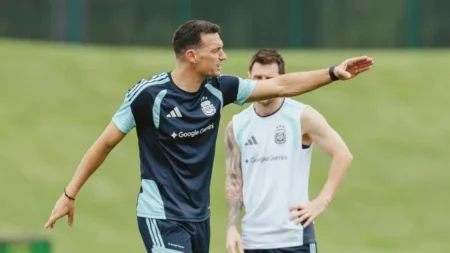 Scaloni despeja las dudas en el once de Argentina en el último entrenamiento antes de Cabo Verde - TyC Sports imagen-5