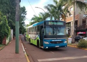 Comenzó a regir el aumento del boleto urbano en Iguazú y tomó por sorpresa a los usuarios Comenzó a regir el aumento del boleto urbano en Iguazú y tomó por sorpresa a los usuarios imagen-2