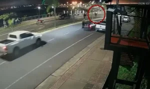 Piden un plan para erradicar las maniobras peligrosas de motos imagen-1