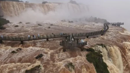 Cataratas lado brasilero: habilitaron al mediodía la pasarela del balcón Garganta Cataratas lado brasilero: habilitaron al mediodía la pasarela del balcón Garganta imagen-6