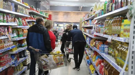 Las ventas minoristas repuntaron 0,9% en junio, pero el semestre cerró con una caída acumulada imagen-6
