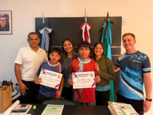 Puerto Esperanza reconoció a jóvenes que se destacaron en el deporte y la danza imagen-1