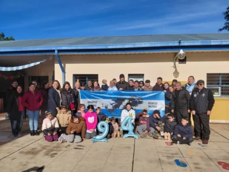 Veteranos de Malvinas participaron de los festejos por el aniversario de la Escuela 206 Veteranos de Malvinas participaron de los festejos por el aniversario de la Escuela 206 imagen-8