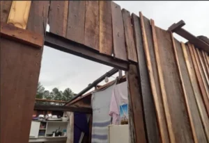 San Pedro: un intenso temporal provocó voladura de techos, árboles caídos y una iglesia dañada en Tobuna imagen-2