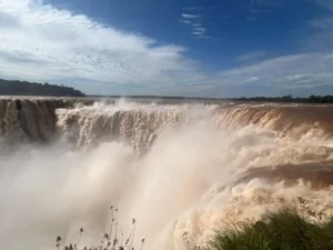 Mañana estará cerrado el circuito Garganta del Diablo por la crecida del río Iguazú imagen-1