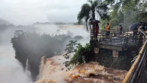 Las Cataratas se lucen con un caudal cinco veces superior al habitual imagen-1