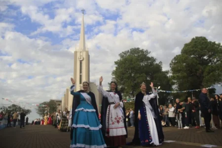 Con reconocimientos y desfile, Oberá festejó su cumpleaños y el Día de la Independencia imagen-13