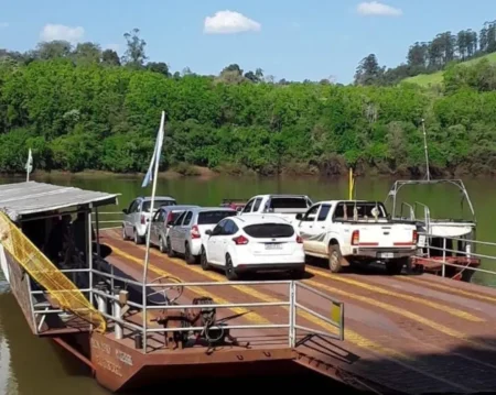 El río Uruguay descendió y se normalizó el cruce fronterizo entre El Soberbio y Porto Soberbo imagen-8
