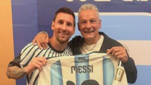 Messi tuvo un gesto especial con Roberto Baggio tras la clasificación de Argentina Messi tuvo un gesto especial con Roberto Baggio tras la clasificación de Argentina imagen-1