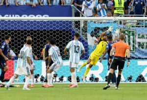 🔴 Minuto a minuto: Argentina le gana a Cabo Verde por 2-1 y se encamina a los 8vos de final del Mundial 🔴 Minuto a minuto: Argentina le gana a Cabo Verde por 2-1 y se encamina a los 8vos de final del Mundial imagen-4