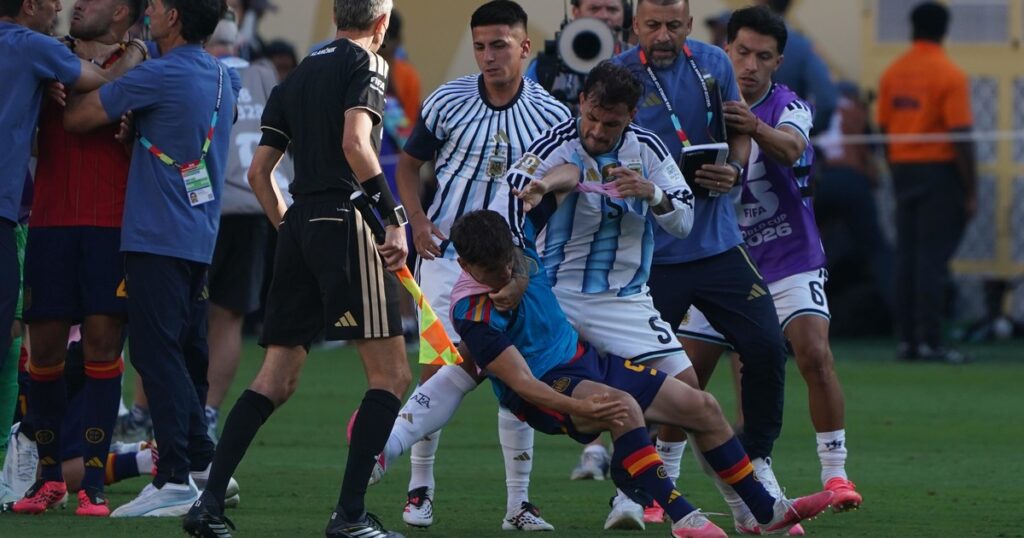 ¿Pueden sancionar a Argentina por los incidentes en el final del partido con España? ¿Pueden sancionar a Argentina por los incidentes en el final del partido con España? imagen-44