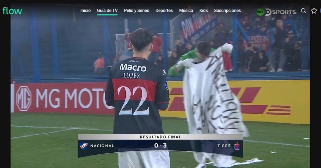 Los hinchas de Tigre replicaron la bandera de Malvinas que se mostró contra Inglaterra y la tiraron a la cancha imagen-4