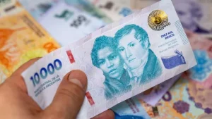 Los salarios registrados en el país volvieron a perder contra la inflación en mayo y acumulan una caída real del 4,2% en nueve meses Los salarios registrados en el país volvieron a perder contra la inflación en mayo y acumulan una caída real del 4,2% en nueve meses imagen-3