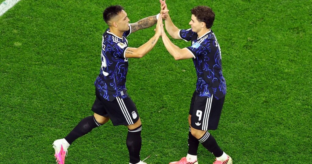 Gabriel Batistuta respaldó a Lautaro Martínez y a Julián Álvarez: "Yo los veo bien" imagen-43