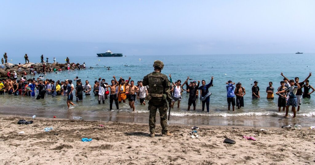 Dónde queda Ceuta, el enclave español que sufrió una invasión repentina de marroquíes imagen-5