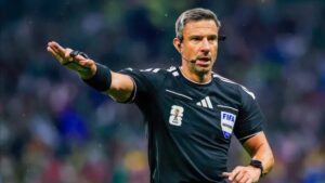 El árbitro de la final: Vincic dirigirá Argentina-España y arrastra una polémica fuera de las canchas El árbitro de la final: Vincic dirigirá Argentina-España y arrastra una polémica fuera de las canchas imagen-1