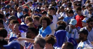 Argentina vs. Inglaterra: La pelota no se mancha…¿pero negocia? imagen-2