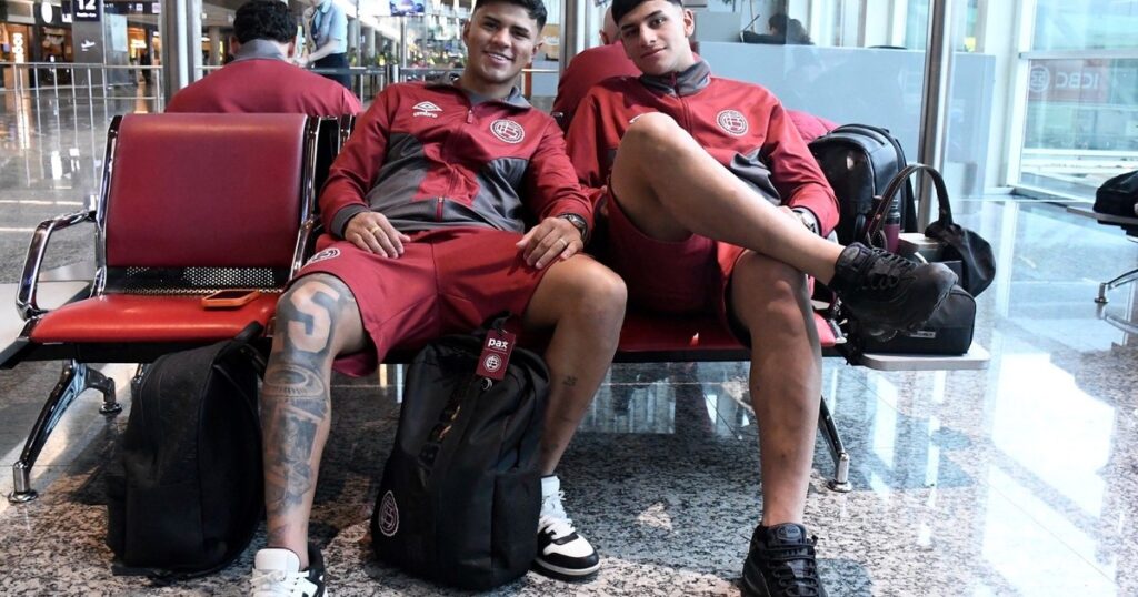 Dylan Aquino mostró su tatuaje del Maracaná en el viaje a Perú por la Sudamericana imagen-42