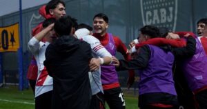 Video: el eufórico festejo de los pibes de la Reserva de River tras la Súper victoria en el Boca Predio imagen-2