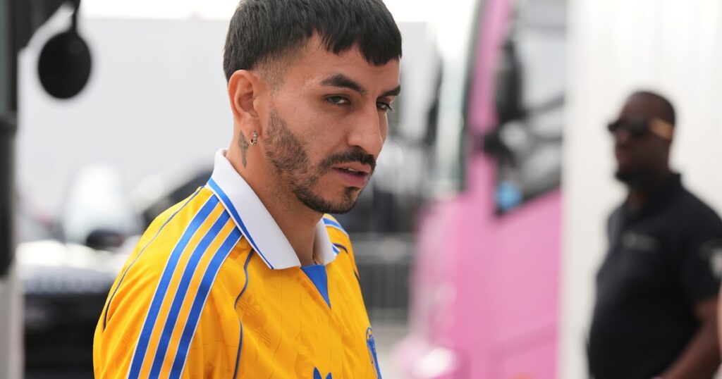 ¿Se cae el pase de Correa a River? Tigres volvió a cambiar las condiciones y el delantero aguarda en México imagen-5