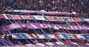 Clima caliente en San Lorenzo: hostil recibimiento a los jugadores e insultos a la comisión imagen-2