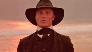 "Me gané un lugar de por vida en la lista negra": Hace 39 años se estrenó una controvertida película histórica con Ed Harris en uno de sus mejores papeles imagen-125