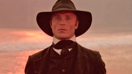 "Me gané un lugar de por vida en la lista negra": Hace 39 años se estrenó una controvertida película histórica con Ed Harris en uno de sus mejores papeles imagen-121