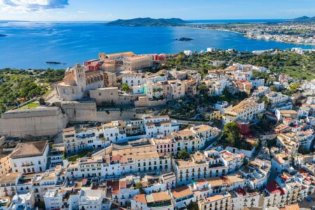 Pueblos de ensueño y playas de fama mundial en un circuito por Andalucía  imagen-8