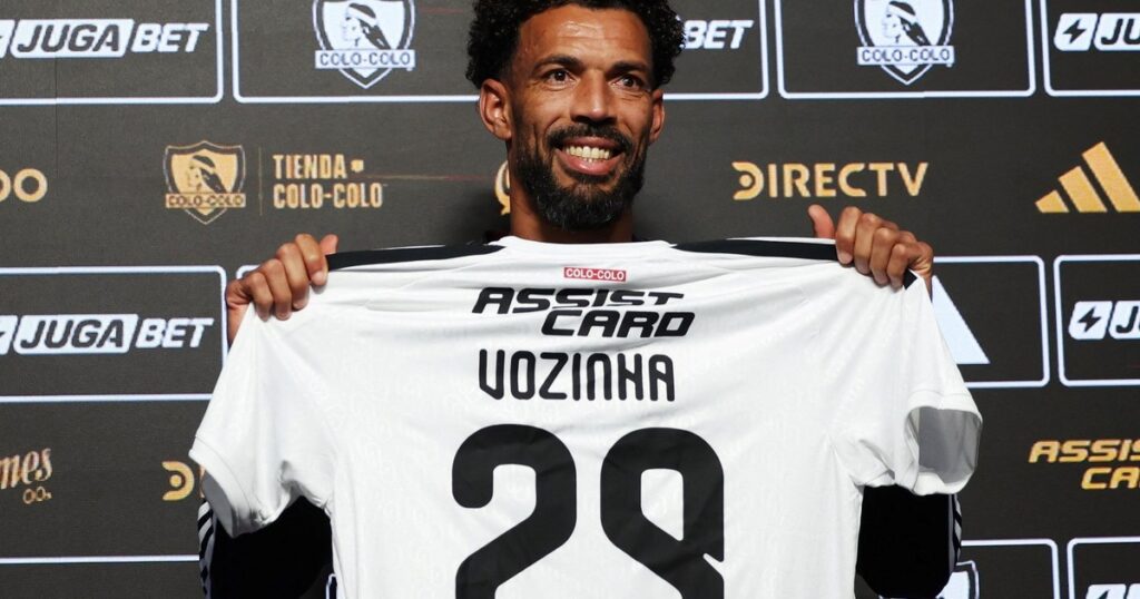 Vozinha fue presentado en Colo Colo y emitió una fuerte frase sobre las obligaciones en el fútbol: "La presión es estar enfermo o no tener qué comer" imagen-39