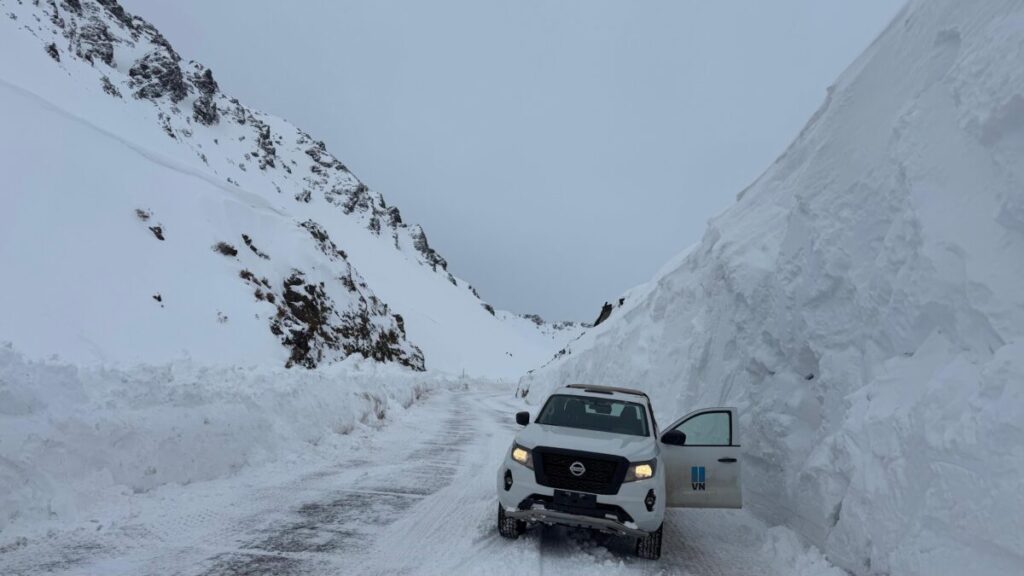 Estiman pérdidas por US$45 millones: los camiones varados empiezan a circular hacia el paso a Chile, que reabre mañana Estiman pérdidas por US$45 millones: los camiones varados empiezan a circular hacia el paso a Chile, que reabre mañana imagen-105