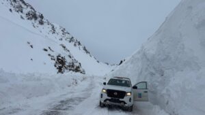 Estiman pérdidas por US$45 millones: los camiones varados empiezan a circular hacia el paso a Chile, que reabre mañana imagen-3