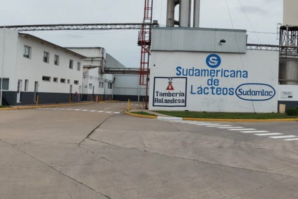 Nuevo dueño: comienza a producir 350 toneladas de quesos por mes la planta láctea paralizada durante seis meses Nuevo dueño: comienza a producir 350 toneladas de quesos por mes la planta láctea paralizada durante seis meses imagen-105