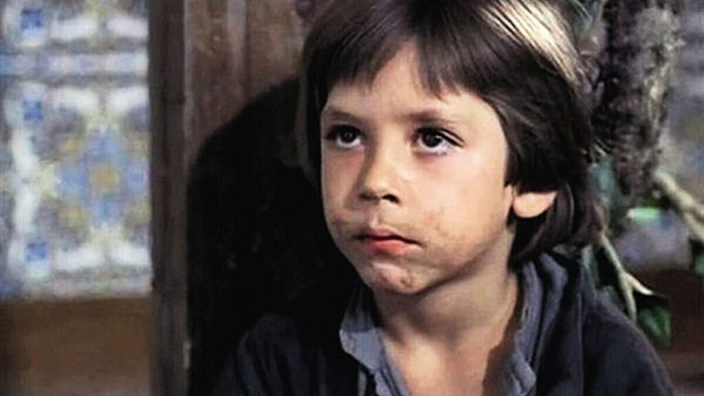 Debutó a los 5 años en una serie de Fernando Fernán-Gómez en TVE. Ahora es el actor español más famoso del mundo, tiene 6 Goyas y un Óscar, ¿le reconoces? Debutó a los 5 años en una serie de Fernando Fernán-Gómez en TVE. Ahora es el actor español más famoso del mundo, tiene 6 Goyas y un Óscar, ¿le reconoces? imagen-5