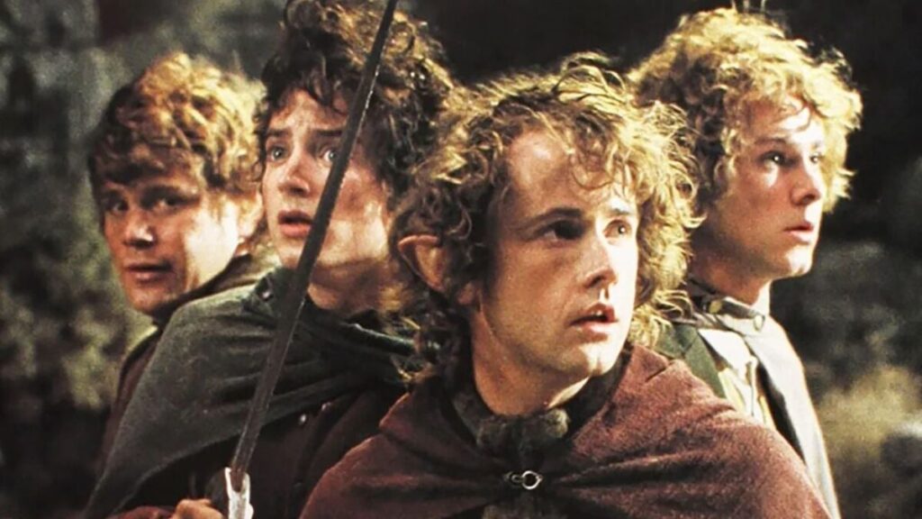 En 'El señor de los anillos', el resto de hobbits apuñalan a todas las razas que dañan a Frodo imagen-5