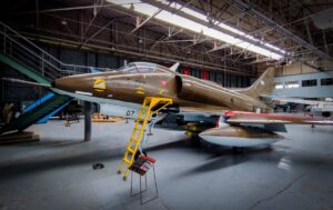 Walter Bentancor, historiador: “El C-432 fue el primer avión de la Fuerza Aérea Argentina en atacar a la Task Force británica” imagen-1