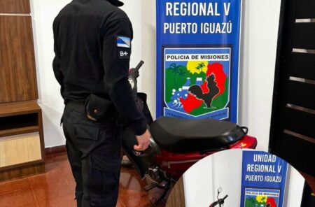 Denunció el robó de su moto, pero ya habían recuperado los vecinos del barrio imagen-71