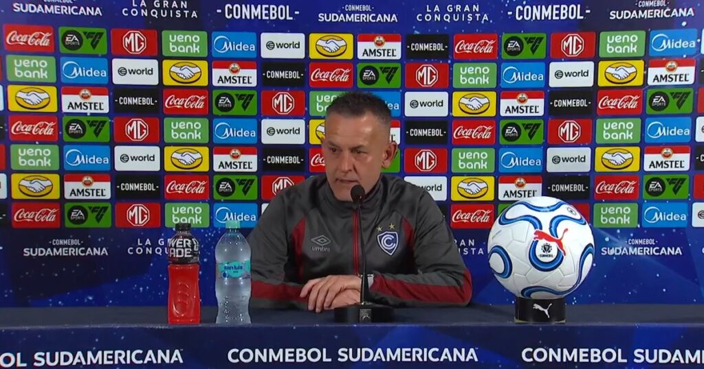 Melgarejo, el DT viral sumó otro video después de la goleada de Cienciano a Botafogo: "¿Preocupante? Siguiente pregunta" imagen-44
