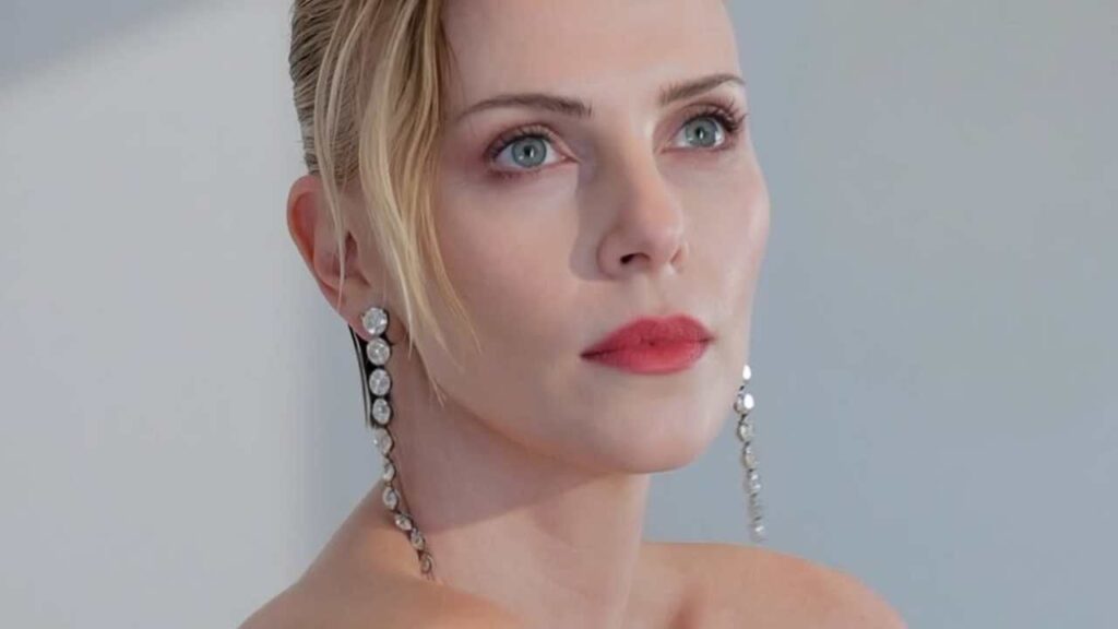 Es una de las mejores películas de acción de todos los tiempos: 11 años después, Charlize Theron comparte un recuerdo memorable del rodaje imagen-5