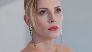 Es una de las mejores películas de acción de todos los tiempos: 11 años después, Charlize Theron comparte un recuerdo memorable del rodaje imagen-3