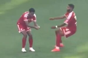 Jamal Musiala se desplomó 13 minutos después de ingresar para Bayern Múnich y debió ser atendido imagen-2
