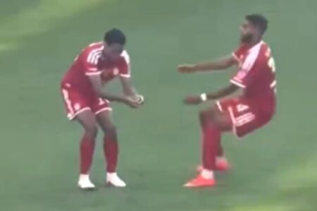 Jamal Musiala se desplomó 13 minutos después de ingresar para Bayern Múnich y debió ser atendido imagen-14