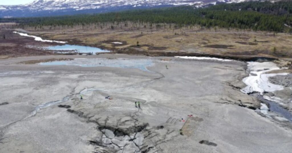 Un lago de montaña no siempre estuvo lleno de truchas marrones: evidencias sugieren que los cazadores-recolectores llevaron esos peces, creando así una fuente de alimento confiable mucho antes de que la agricultura apareciera en la región Un lago de montaña no siempre estuvo lleno de truchas marrones: evidencias sugieren que los cazadores-recolectores llevaron esos peces, creando así una fuente de alimento confiable mucho antes de que la agricultura apareciera en la región imagen-96