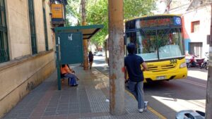 Paro de colectivos: UTA amenaza con dejar sin servicio al interior este viernes Paro de colectivos: UTA amenaza con dejar sin servicio al interior este viernes imagen-1