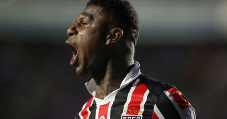 La redención de Robert Arboleda: de borrarse sin explicación en Sao Paulo a ser titular y meter un gol clave por la Sudamericana imagen-12